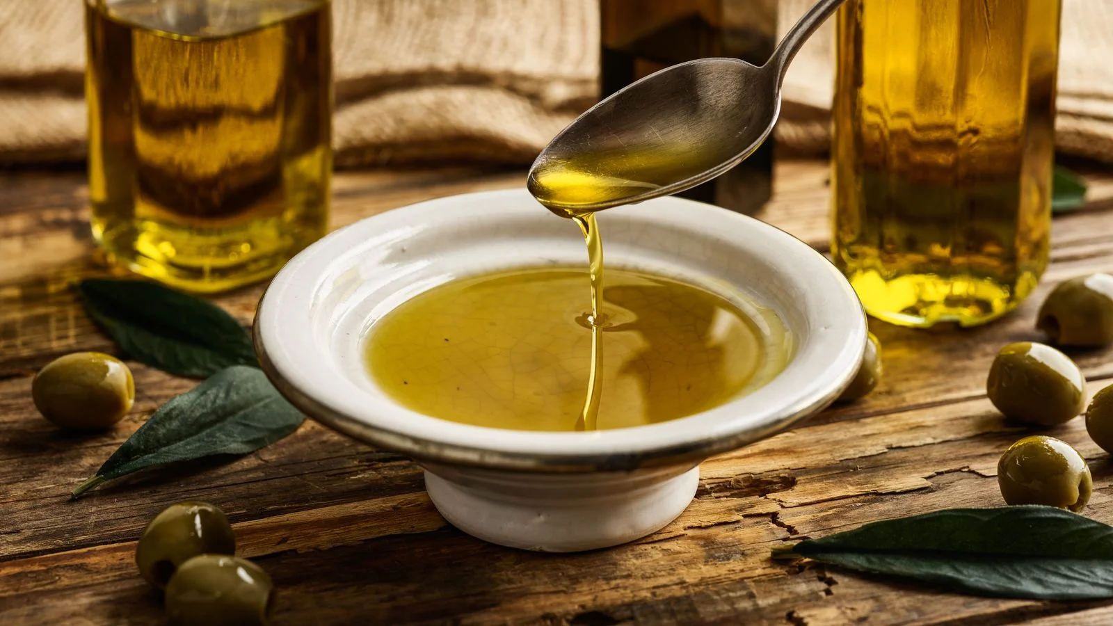 Ako sa olivový olej používa? Aké sú výhody a nevýhody olivového oleja?