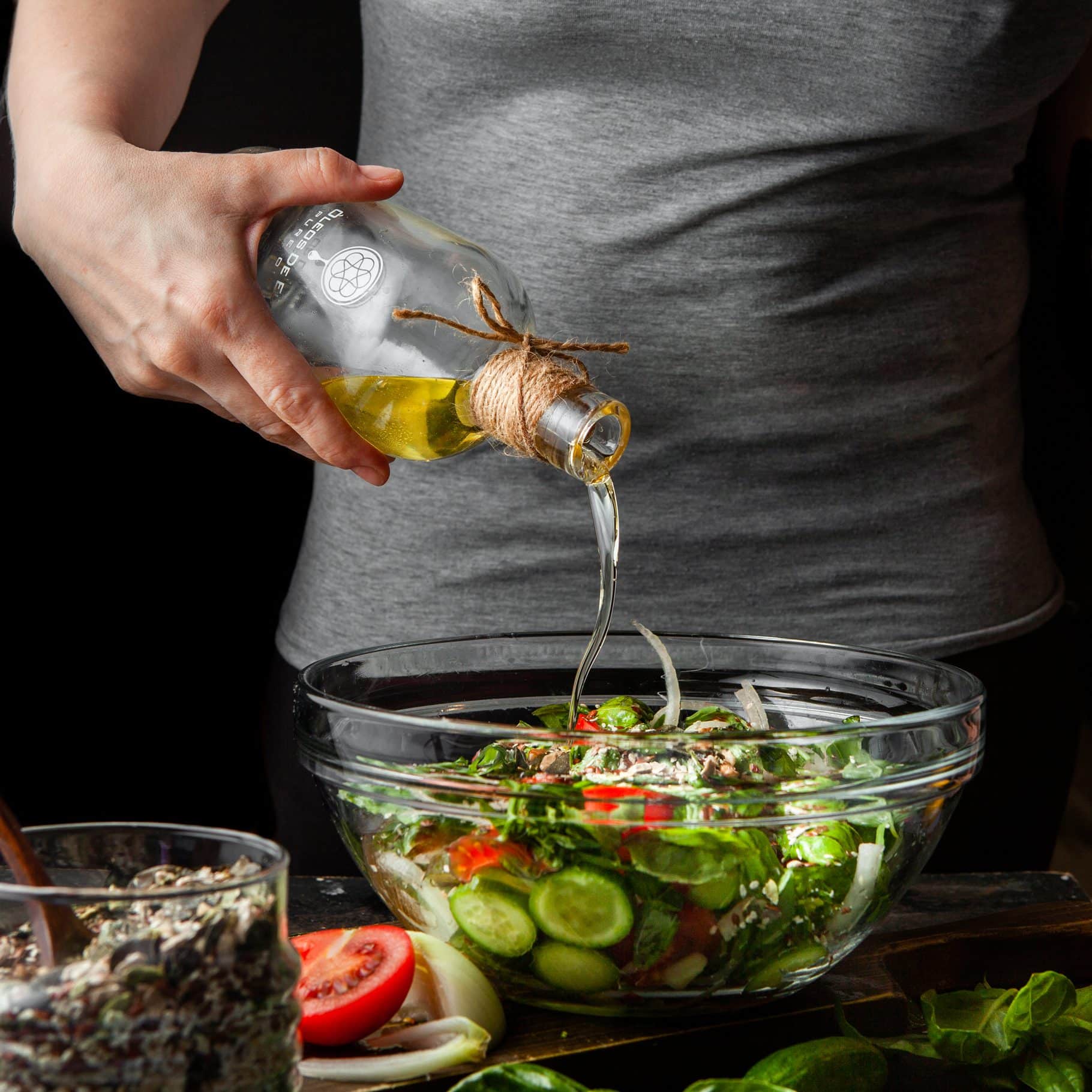 Aggiunta di olio in un pasto sano