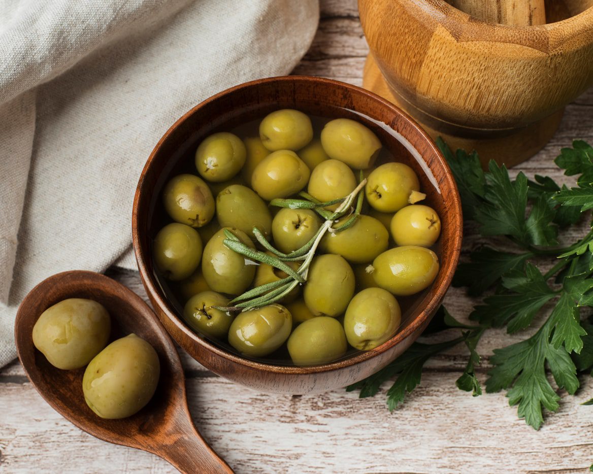Nahaufnahme-Köstliche-Oliven-Schale