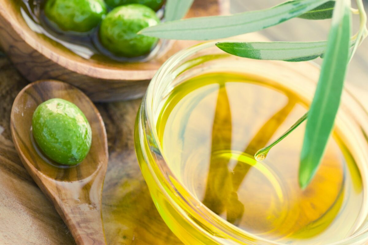 Perché l'olio extra vergine di oliva è più sano di altri oli da cucina